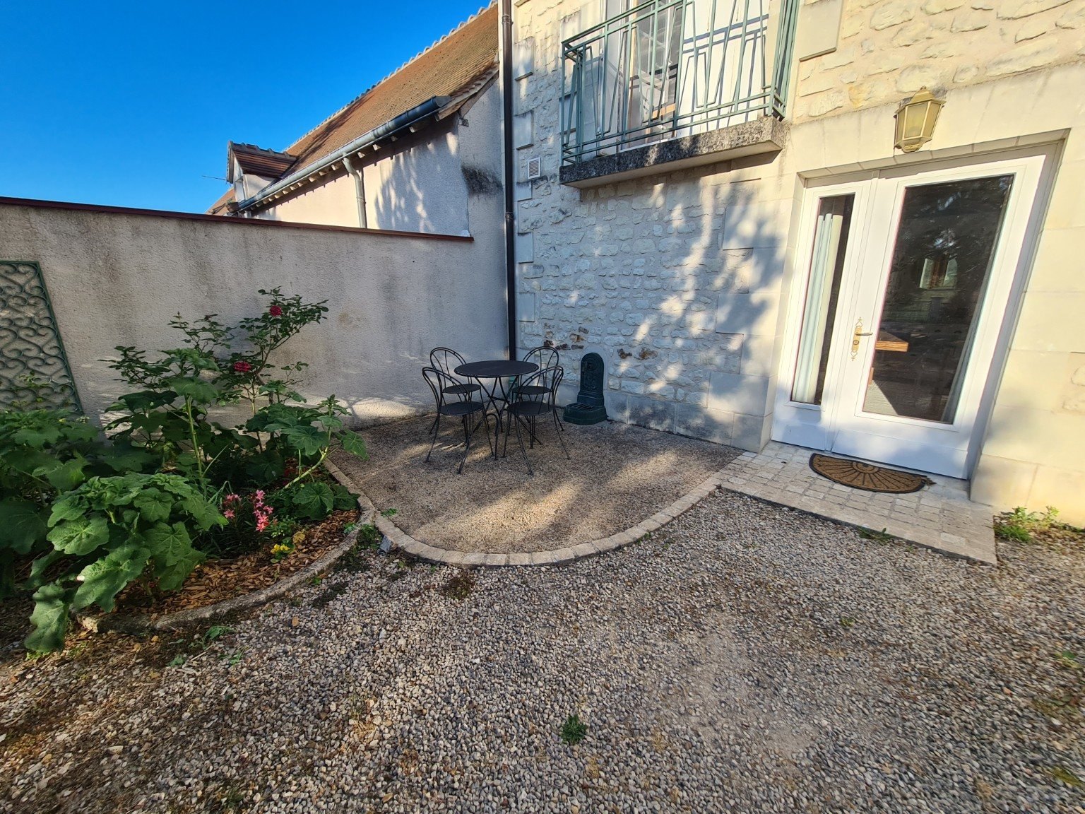 Extérieur en pierre du gîte